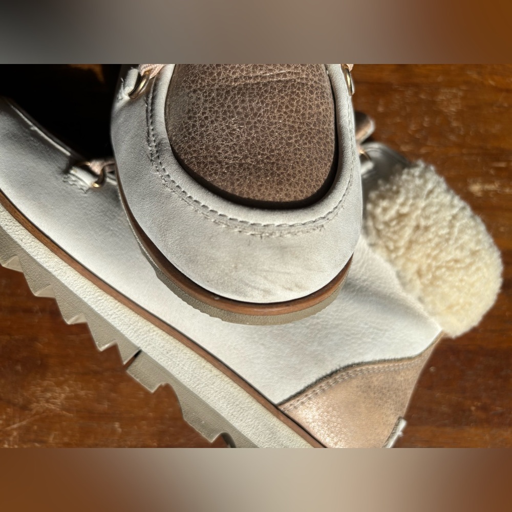 Sorel Cream and Gold Winter Boots - Picture 8 of 12